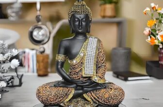 Meditating sitting Buddha statue
